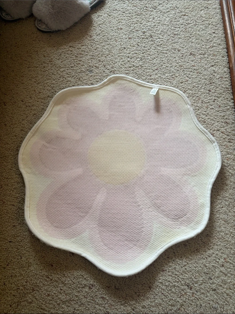 Icing Pink Daisy throw rug with Yellow Center